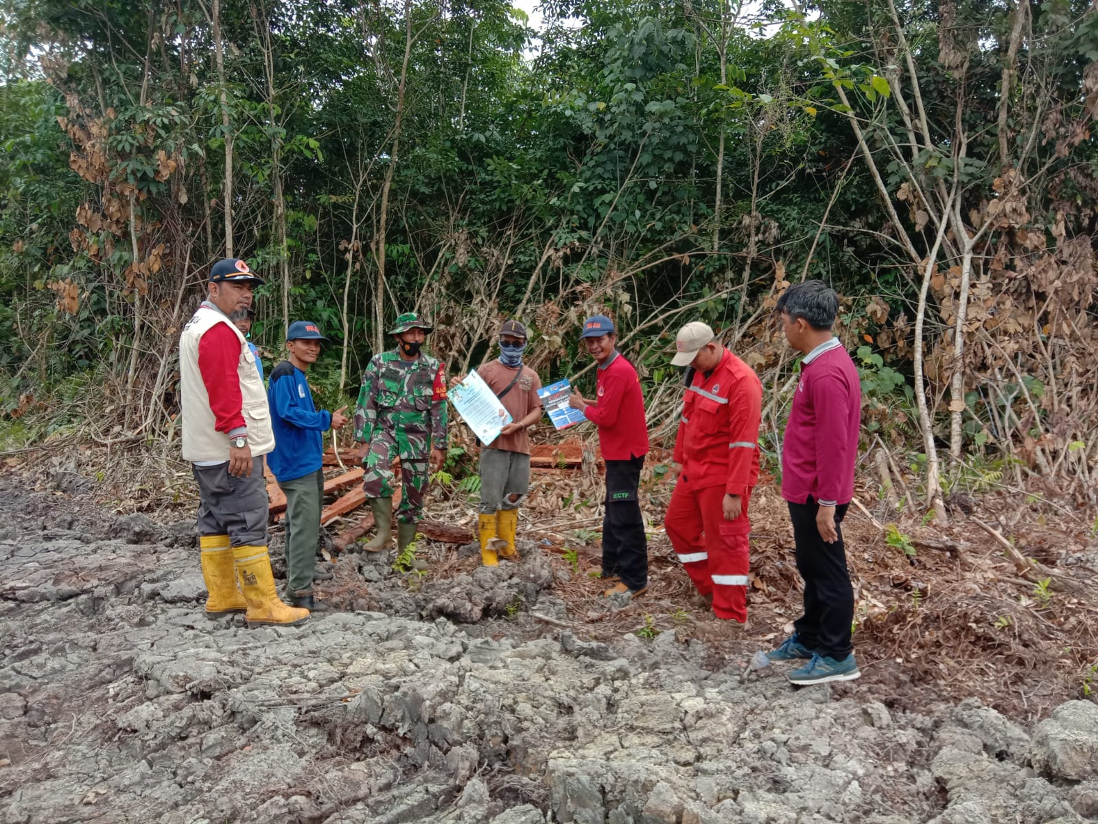 Sertu Ramli dan Aparat Gabungan Laksanakan Patroli dan Sosialisasi Cegah Karhutla