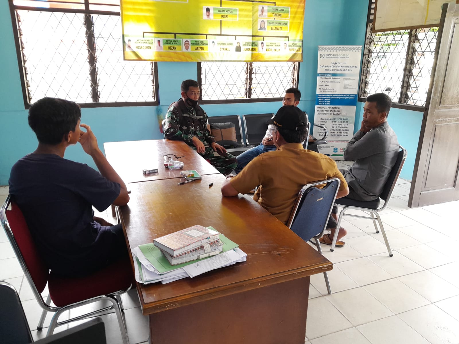 Jelang HUT RI, Sertu Aslim Lubis Melaksanakan Komunikasi Sosial