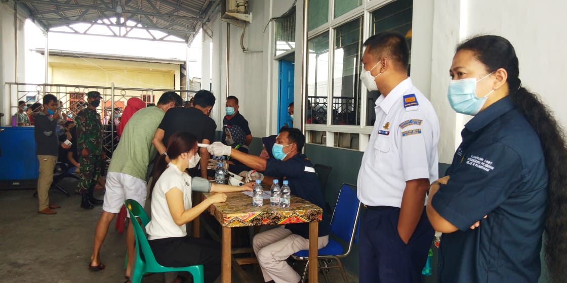 Sasar Masyarakat, KUPP Panipahan Bersama KKP Kelas III Dumai Gelar Vaksin COVID-19