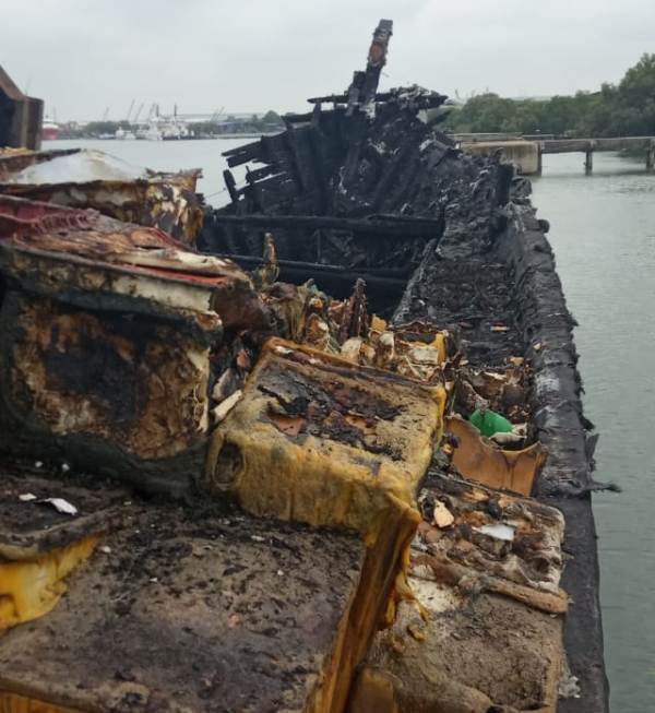 KM Kuala Kapias 1 Terbakar di Perairan Malaysia
