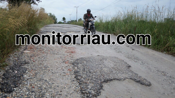 Jalan Dalam Lingkungan Banyak yang Telah Rusak