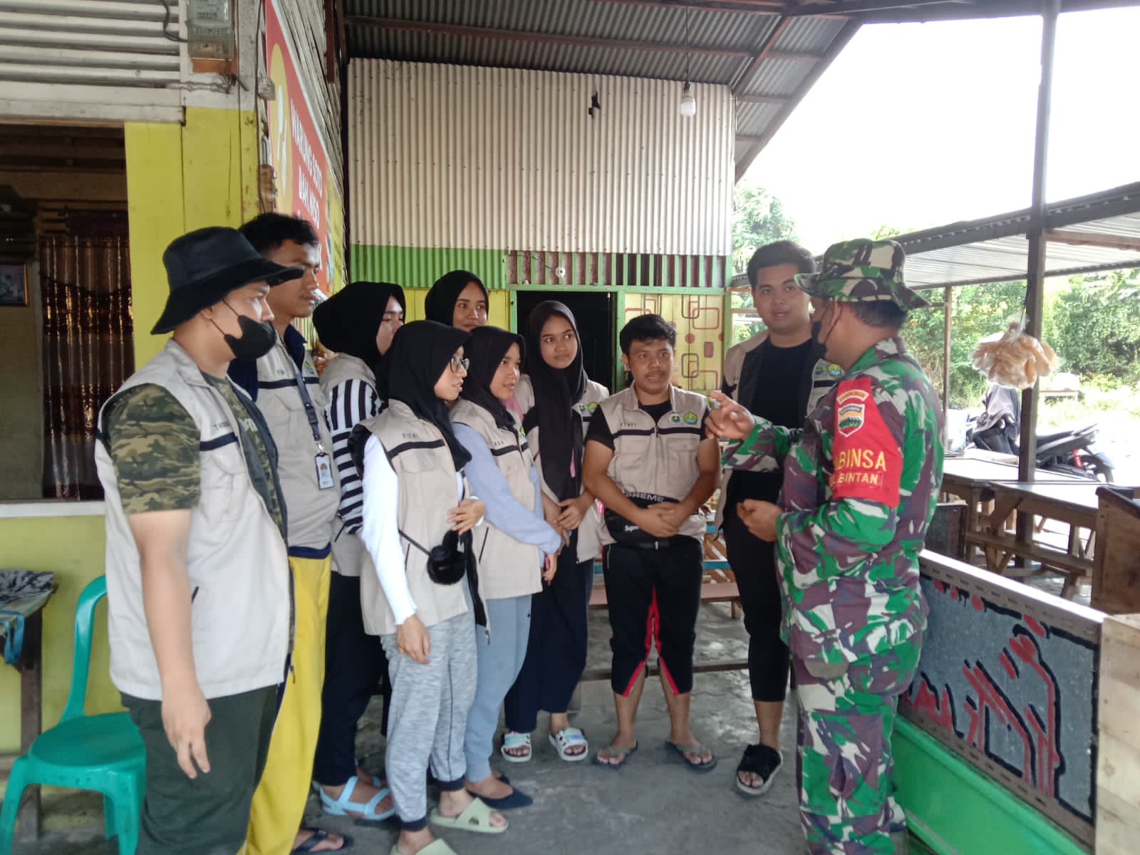 Sertu Sutiono Berikan Pembekalan Kepada Mahasiswa KKN