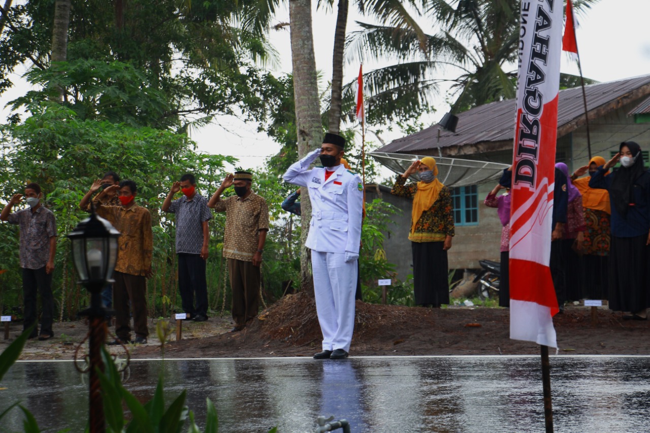 Turut Meriahkan HUT RI Ke-76 Tahun 2021, Polindes Kote Sakti Gelar Upacara Dan Pembagian Bendera