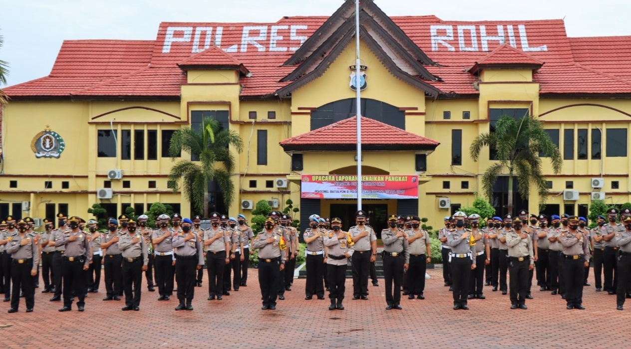 Personel Polres Rohil Naik Pangkat, 12 Personel Diantaranya dari Satuan Brimob Polda Riau