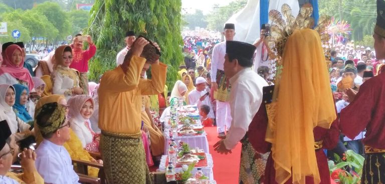 Parade Atraksi Seni Budaya Rohul buat Pengunjung Pawai Takruf MTQ Riau di Dumai Takjub