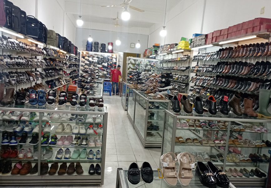Yuk Belanja Sepatu dan Sendal Lebaran di Toko Bergeef
