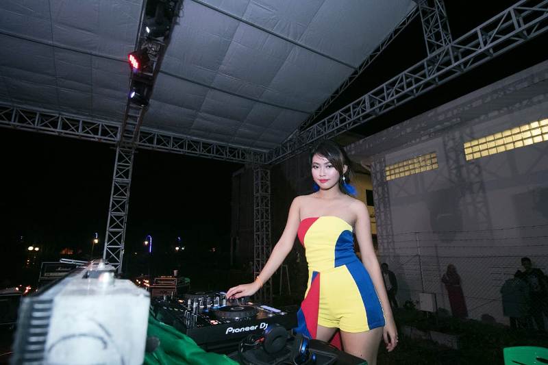 Dj Sharon Hibur Pengunjung Skylight Lounge Batam