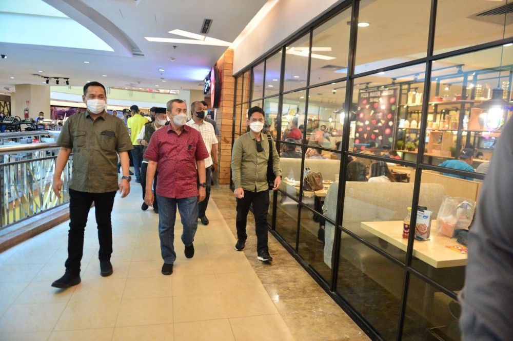 Gubri Tinjau Pelaksanaan Prokes di Mall