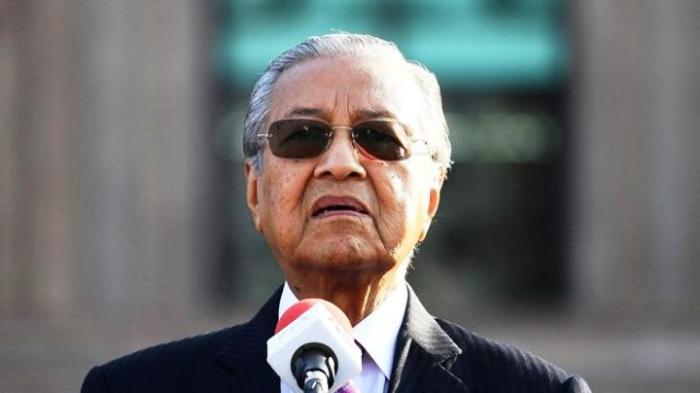 Mahathir : Gaji Pejabat Dipangkas Untuk Menutupi Hutang