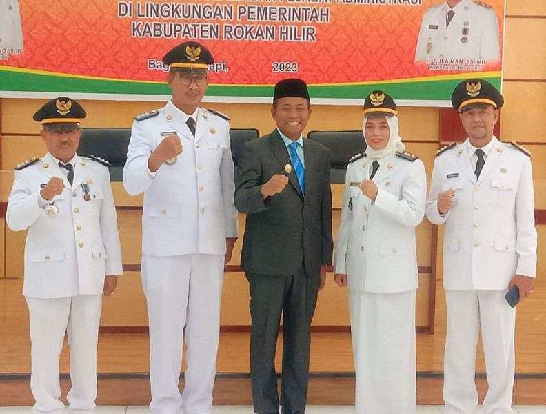 Wabup Rohil Lantik Pejabat Eselon II-III. Suwarno, S.Kom Jabat Camat Palika