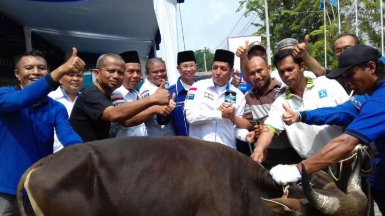 PWI Riau Sumbangkan 3 Ekor Hewan Qurban Ke Masyarakat