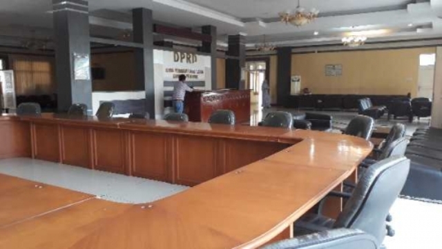 Rapat APBD Perubahan Pelalawan Dibubarkan Lantas Dipindah