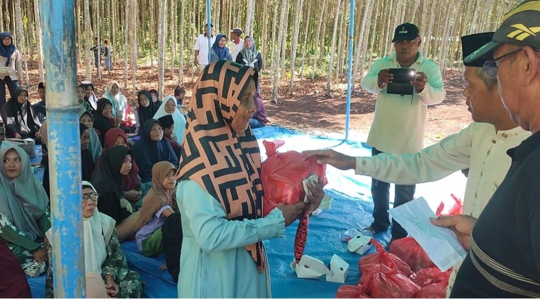 IPMPL Salurkan Bantuan Hasil Bersih Penjualan Bibit Pohon Geronggang kepada Anak Yatim, Janda Tua dan Fakir Miskin