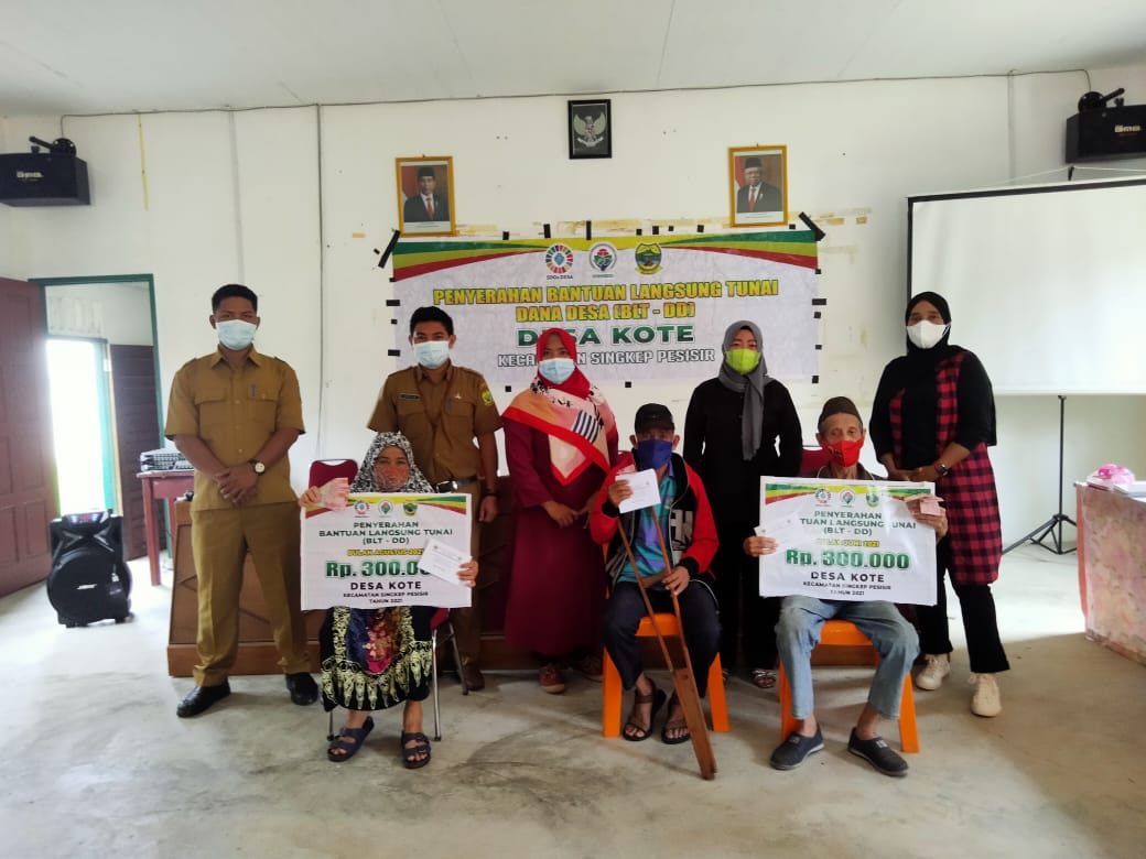 Penyerahan BLT di Desa Kote Berjalan Tertib