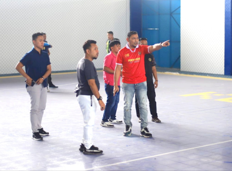 Said Effendi Tinjau Pembangunan Lapangan Futsal Dishub Dumai