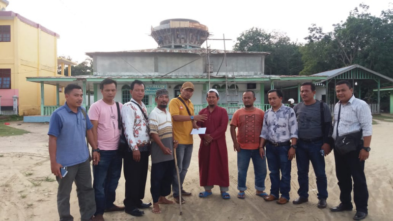Wartawan Ujung Tanjung Bantu Pembangunan Masjid Baiturrahim