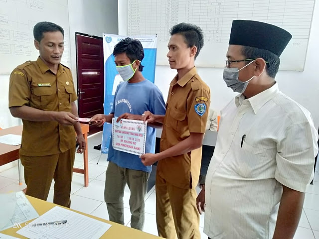 Camat Panai Hulu Lakukan Monitoring Penyerahan Langsung BLT-DD