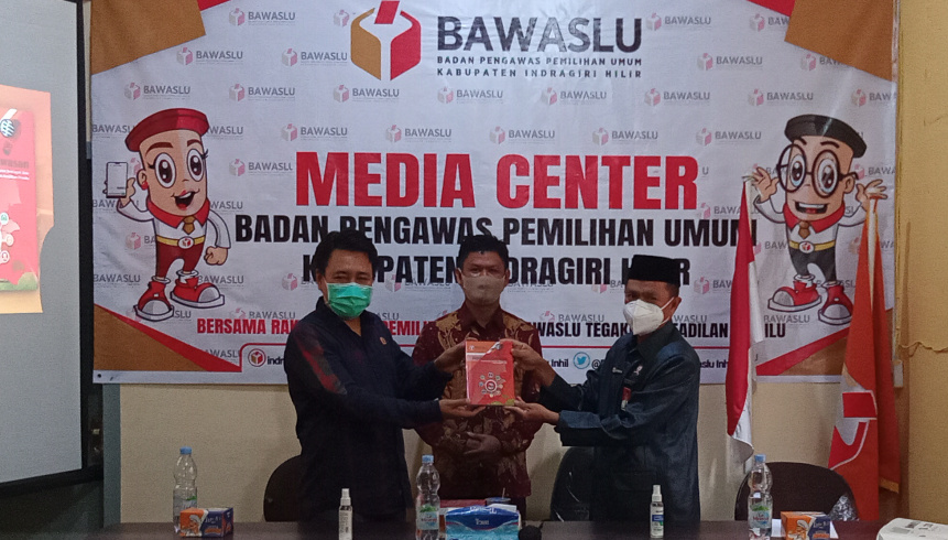 Bawaslu Inhil Launching Buku Jejak Pengawasan