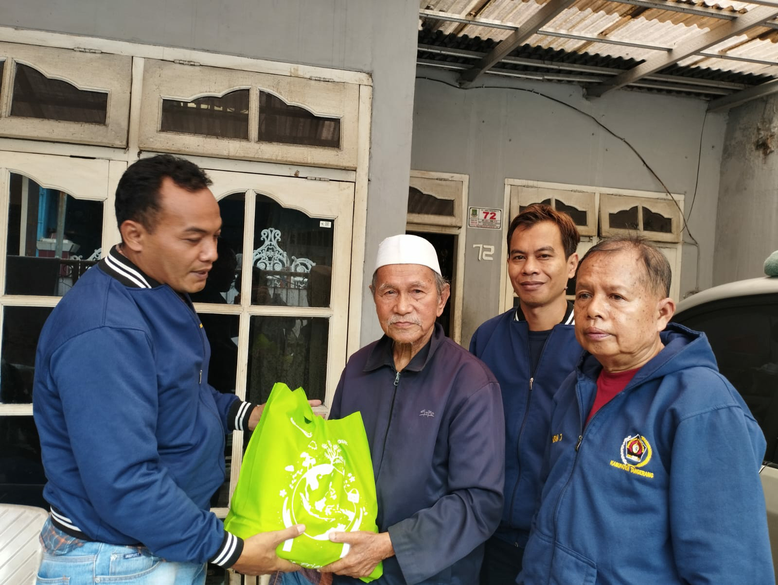 HPN 2023, PWI Tangerang Berbagi Kasi Dengan Wartawan Senior