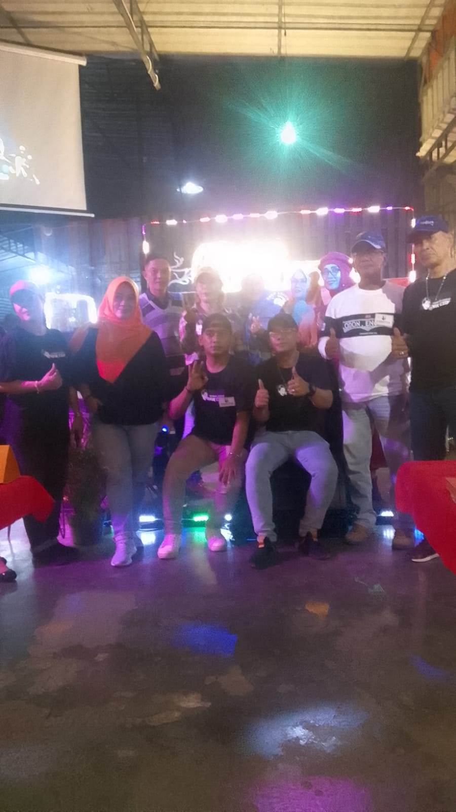 Semaraknya Malam Puncak Kompetisi Lagu Legend Slow Rock Malaysia Warkop Legend Mak Coy