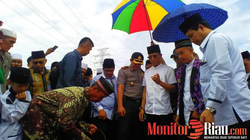 Wawako Batam Lakukan Peletakan Batu Pertama Pondok Pesantren Madrosatul Qur'an