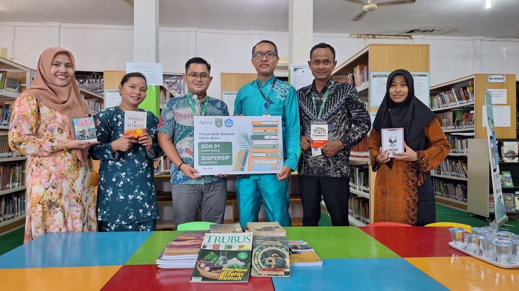 APICAL Serahkan Bantuan Buku ke Sekolah dan Dinas Perpustakaan dan Kearsipan Kota Dumai