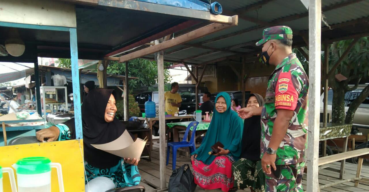 Cegah Covid-19, Babinsa Kelurahan Datuk Laksamana Lakukan Sosialisasi