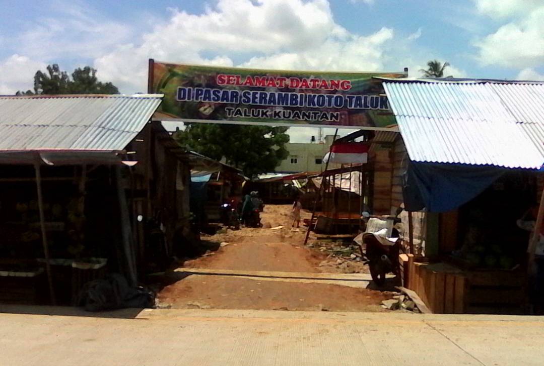Sejumlah Pedagang Pasar Rakyat Teluk Kuantan Pindah ke Pasar Serambi