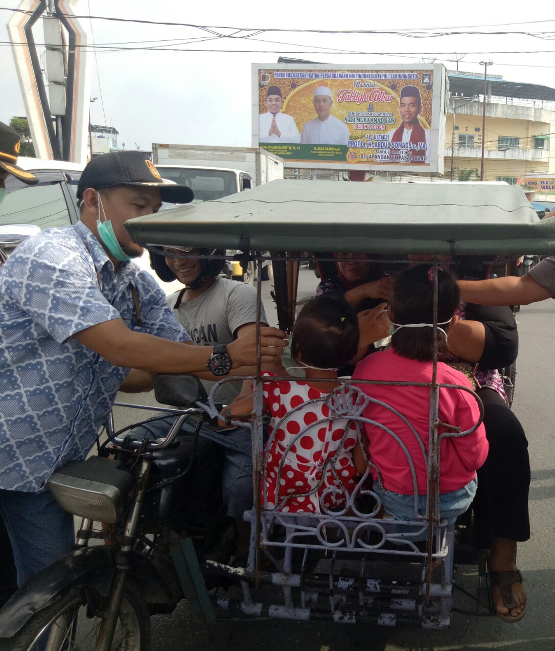 Antisipasi Penyebaran Covid-19, KPU Labuhanbatu Bagikan 1500 Masker