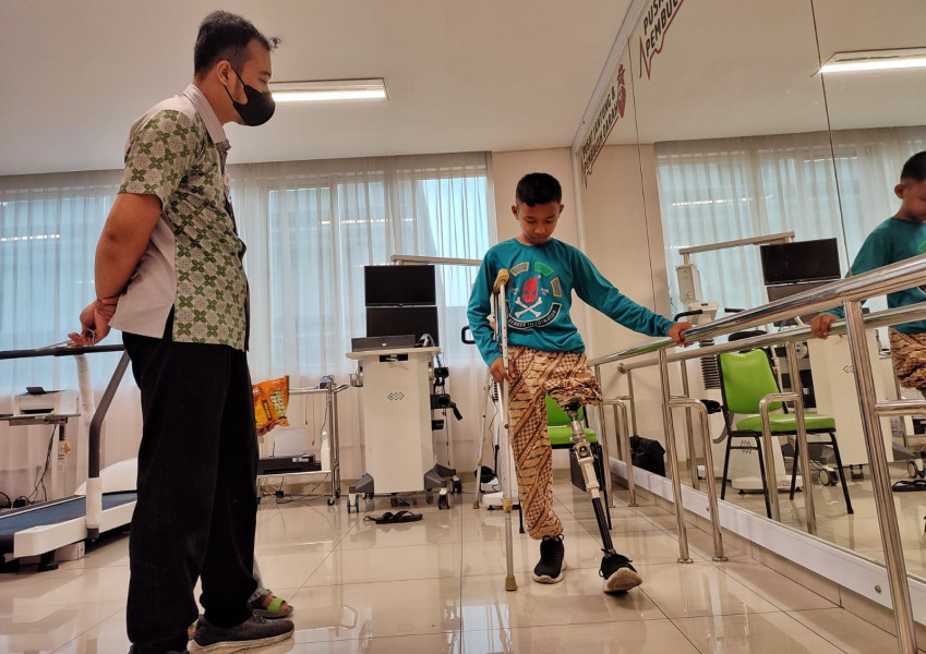 Dapat Kaki Palsu dari PHR, Fairus Tak Sabar Ingin Sekolah
