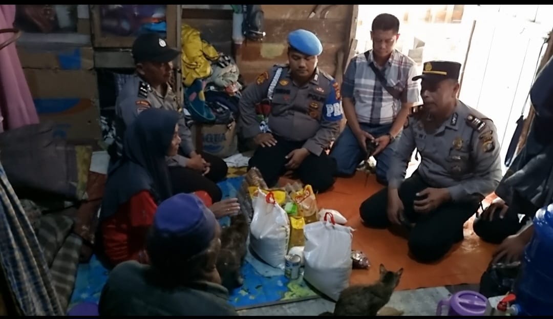 Kapolsek Medang Kampai AKP Edwi Sunardi SAP. SH Kunjungi Warga Yang Menderita Penyakit Menahun