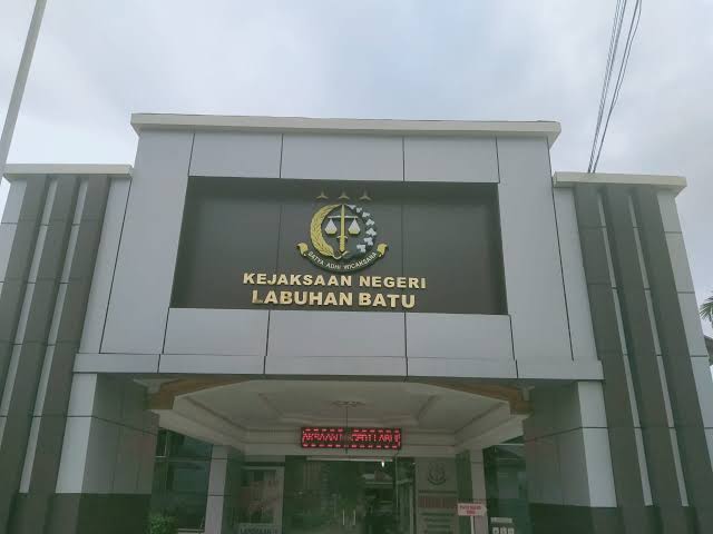 Terkait Proyek Kereta Api, Kejaksaan Negeri Panggil Mantan Bupati Labuhanbatu Andi Suhaimi