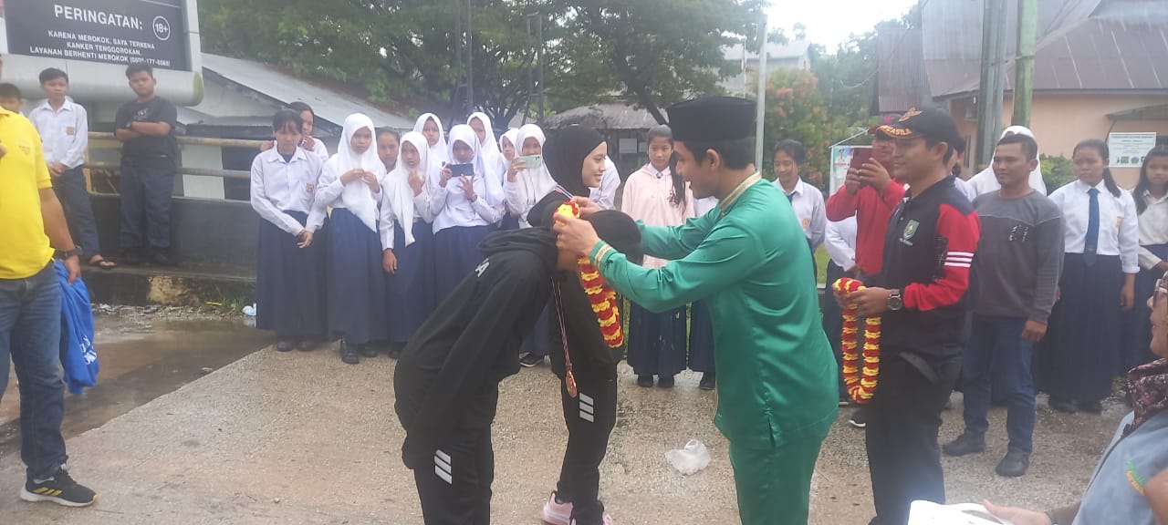 Pulang dari Thailand, Dua Atlet Sepak Takraw Putri asal Pangkalan Nyirih Disambut Meriah