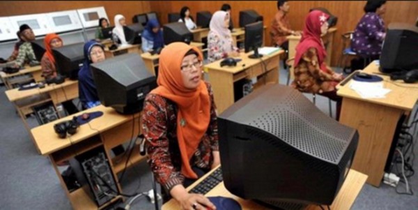 Ujian Berbasis Komputer Sulitkan Guru Tua di Rohil