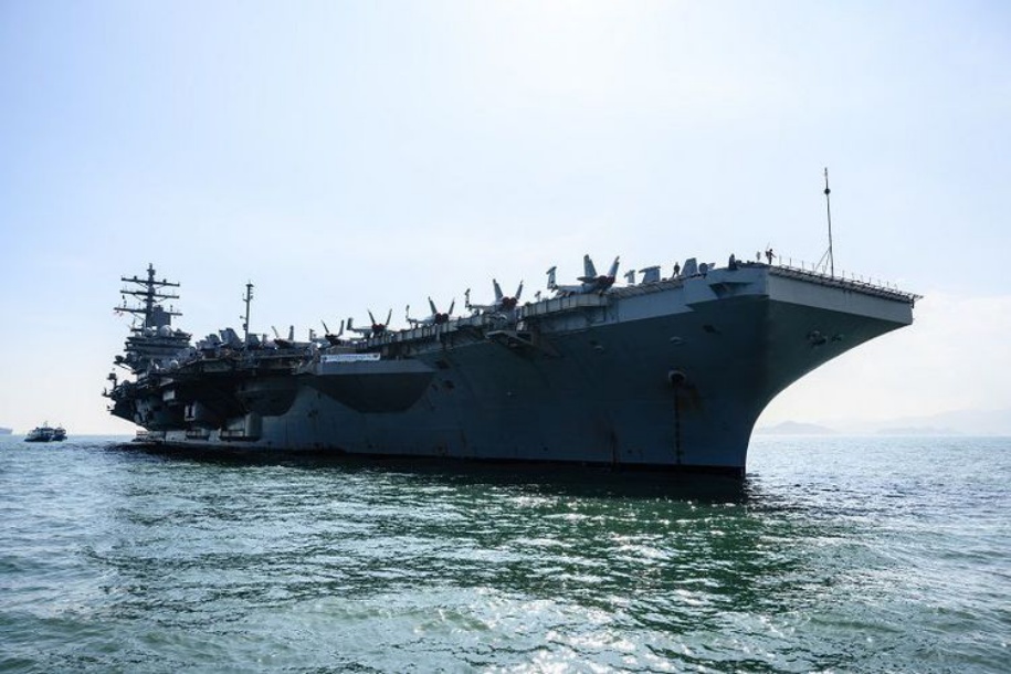 Kapal Perang AS Merapat ke Hong Kong