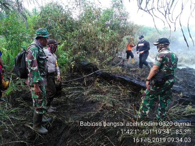 Dansubsatgas Karhutla Letkol Inf Horas Sitinjak,S.I.P Ikut Padamkan Kebakaran di Bangsal Aceh