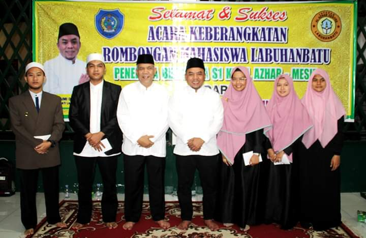 Bupati Labuhanbatu Berangkatkan 5 Warganya ke Mesir