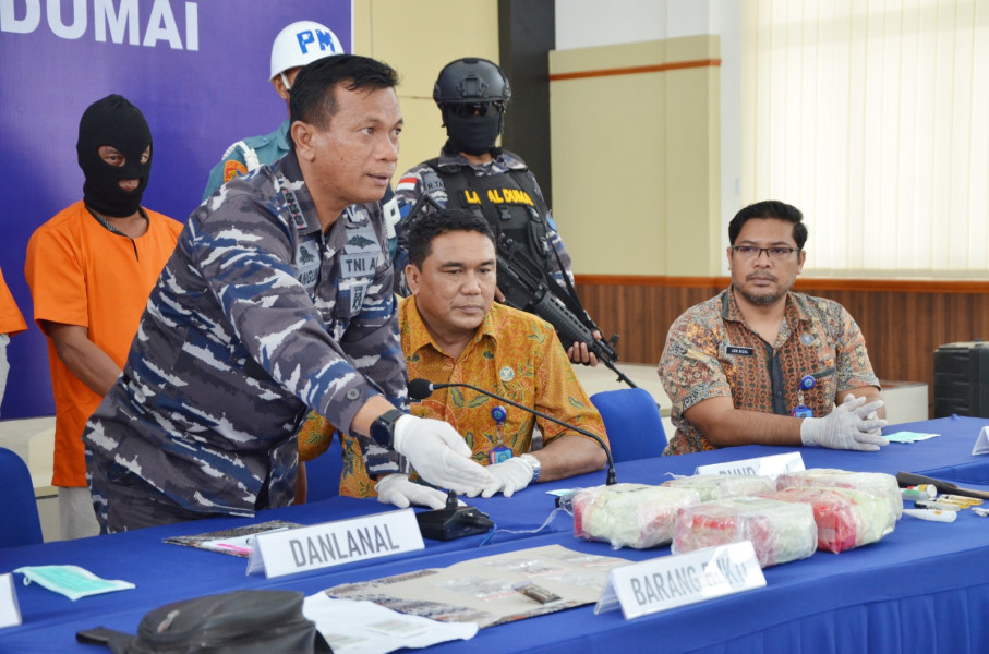 Lanal Dumai Gagalkan Penyelundupan 5 Kg Sabu Dari Malaysia