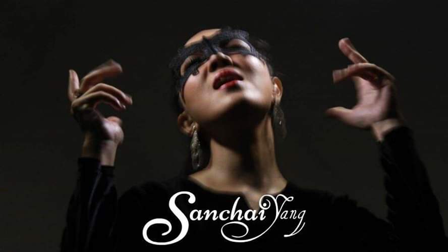 Ini Dia Sanchai Yang, Si Penyanyi Bertopeng Bikin Penikmat Musik Tanahair Jadi Penasaran
