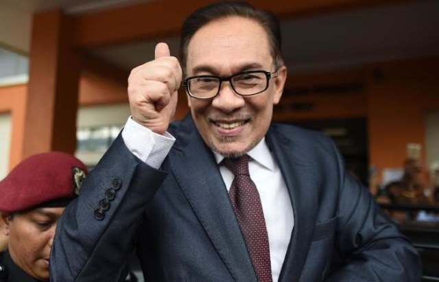 Baru Keluar Dari Penjara, Anwar Ibrahim Temui Habibie