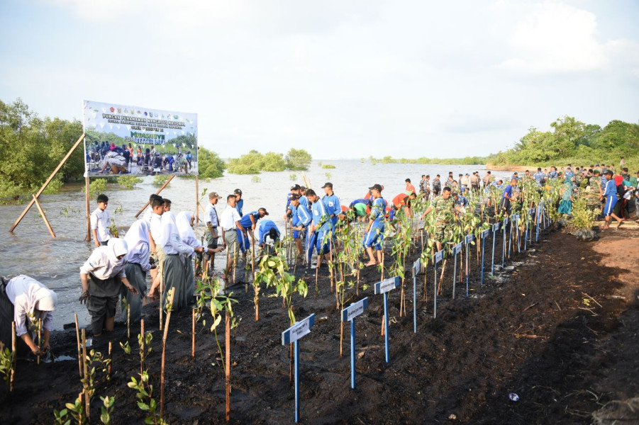 Dukung Program TNI Terkait Kelestarian Lingkungan, PT KPI RU Dumai Hadiri Acara Penanaman Mangrove Serentak Seluruh Indonesia