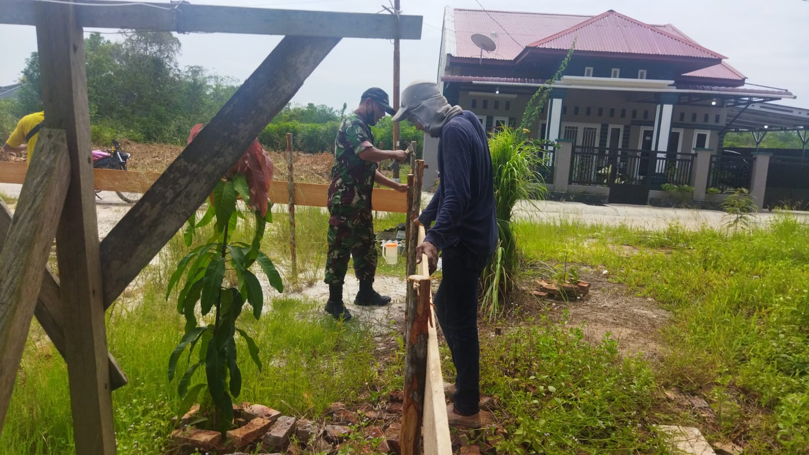 Sertu Abu Kasim Bantu Masyarakat
