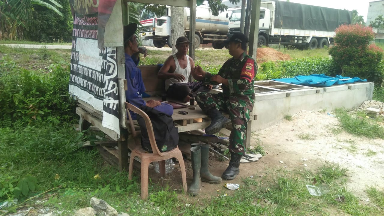 Babinsa Beri Edukasi dan Sosialisasi Mengenai Pencegahan Karhutla