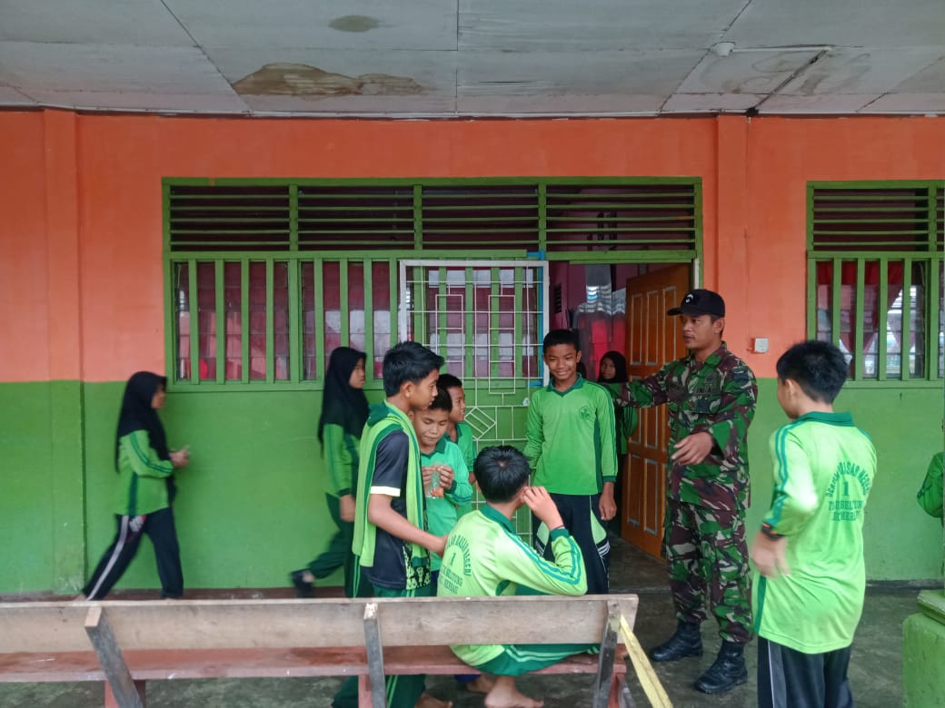 Babinsa Koramil 06/Merbau Berikan Pengajaran Nilai-nilai Pancasila