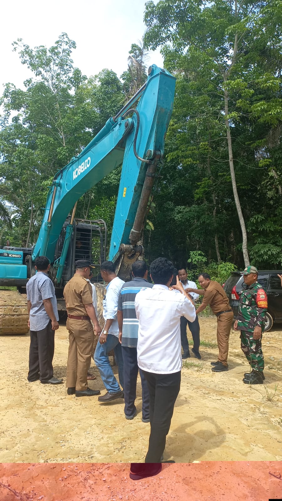 Babinsa Sertu Roni Sandra Hadiri Peresmian PT. Mitra Bandar Bertuah di Bukit Nenas