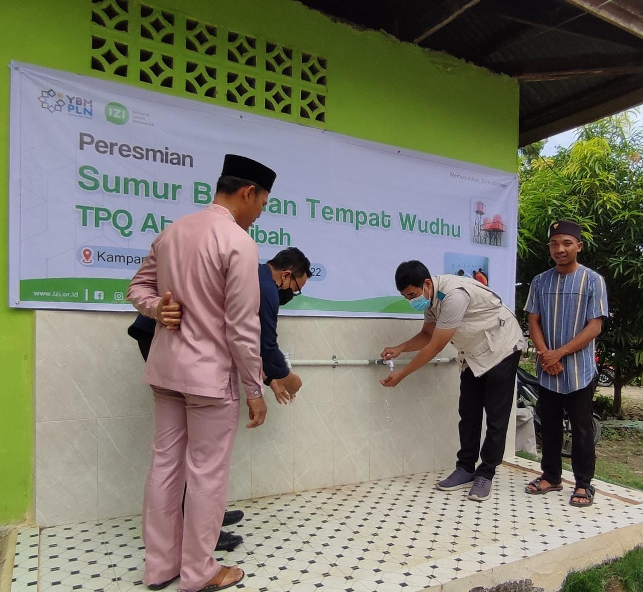 Yayasan Baitul Mal (YBM) PLN dan IZI Riau Resmikan Sumur Bor dan Tempat Wudhu