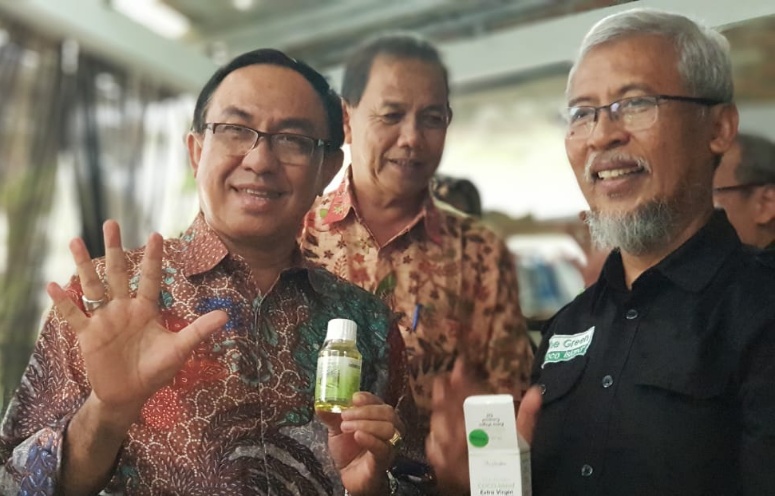 Bupati Inhil Sambangi Kediaman Prof Wisnu Gardjito
