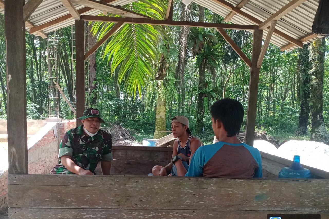 Pelda Joko Laksanakan Patroli dan Sosialisasi Cegah Karhutla