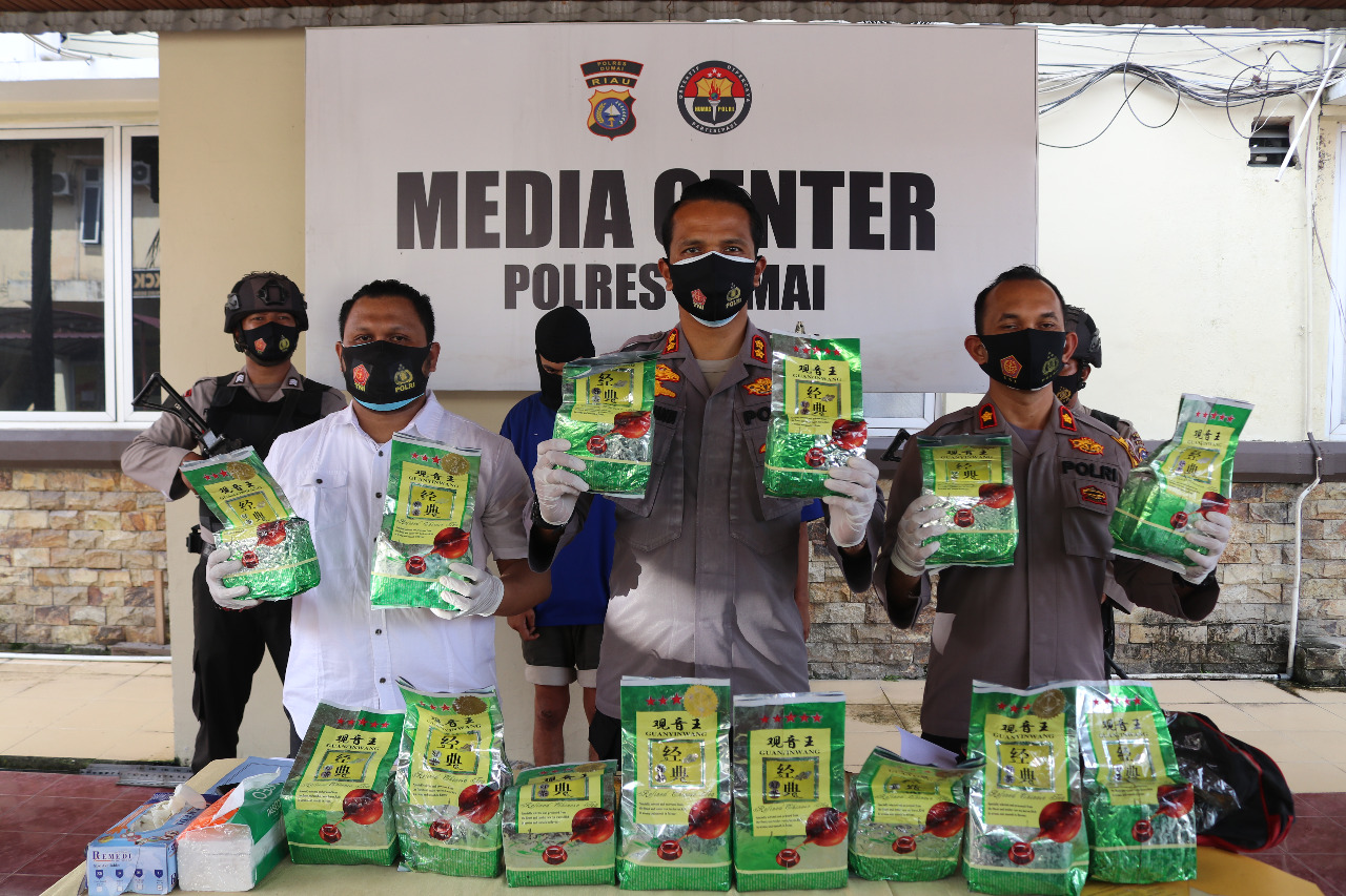 Polres Dumai Bekuk 2 Kurir Bersama 14 Kilogram Narkotika Jenis Shabu Yang Dikendalikan Narapidana
