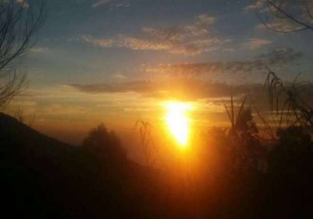 Indahnya Matahari Terbit dari Bukit Sikunir Dieng